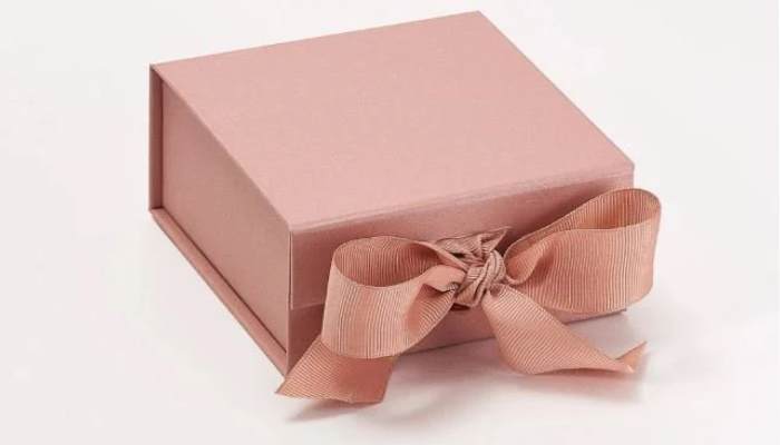 انتخاب و تولید جعبه اختصاصی توسط طلافروشان حرفه ای